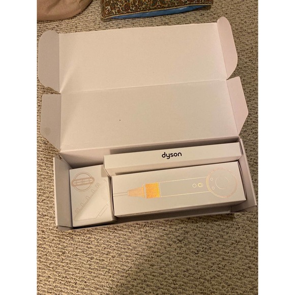 [Sold] Dyson Supersonic Hair Dryer Gold Gifit Edition - Picture 11 of 12